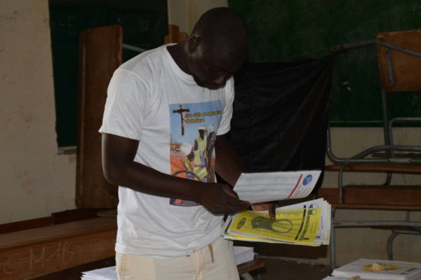 (Photos) Pikine -  Bureau de vote N09  - Entre l’étincelle et le feu?