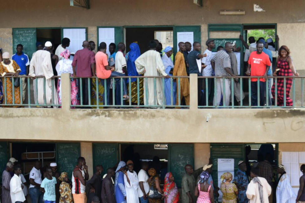 (Photos) Pikine -  Bureau de vote N09  - Entre l’étincelle et le feu?