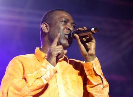 LENTEURS DANS LE DEMARRAGE DE SA TELEVISION:Youssou Ndour bande ses muscles