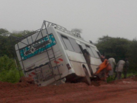 Urgent: Un bus dérape et tue deux personnes à Khombole
