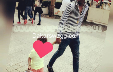 Photos : Wally Seck et son fils en promenade dans la capitale française,une photo qui cache …