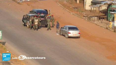 [ Photos - GUINEE ] Poignardé en pleine rue par un militaire, la preuve en images