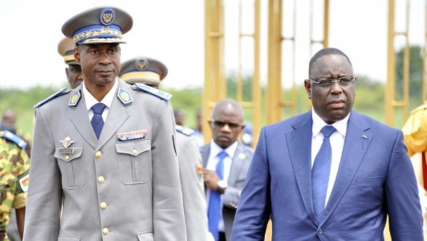 Macky Sall ici avec le général burkinabé Djendéré lors de la médiation de la CEDEAO.