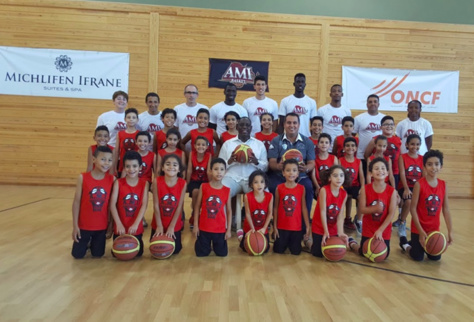 Images: Le Président Macky Sall a rendu visite ce mercredi soir à l’équipe de Basket Benjamines d’Ifrane au Maroc
