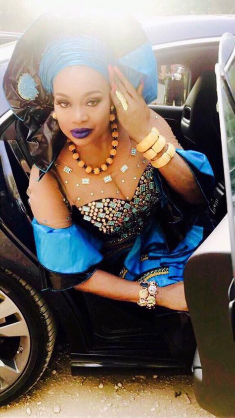 Le "sagnsé" de la chanteuse malienne Oumou Sangaré, à vous couper le souffle 