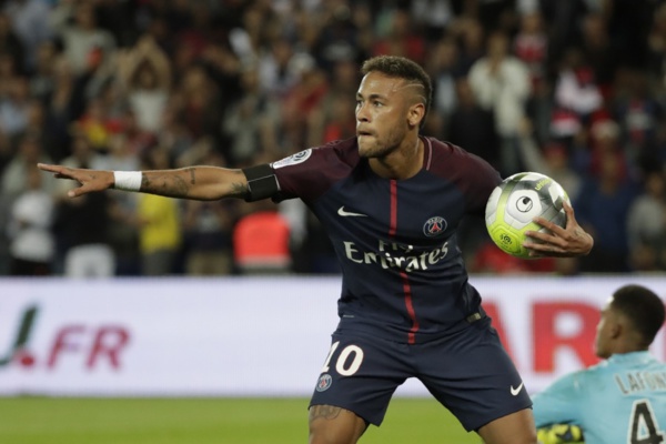 Neymar tacle et descend les dirigeants du Barça