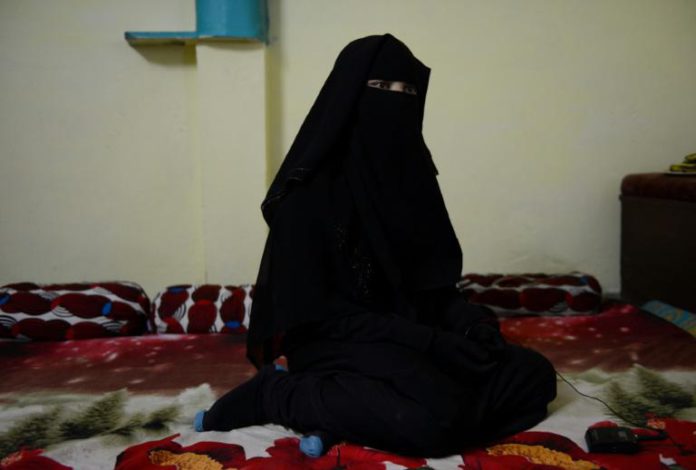 La Cour suprême indienne a interdit mardi le divorce par répudiation express de la femme autorisé dans la communauté musulmane, une décision emblématique qui touche au cœur de la conception de la laïcité du pays.