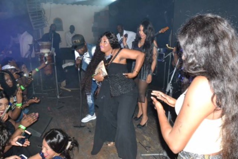 11 photos : Viviane Chidid galvanise ses fans en Espagne