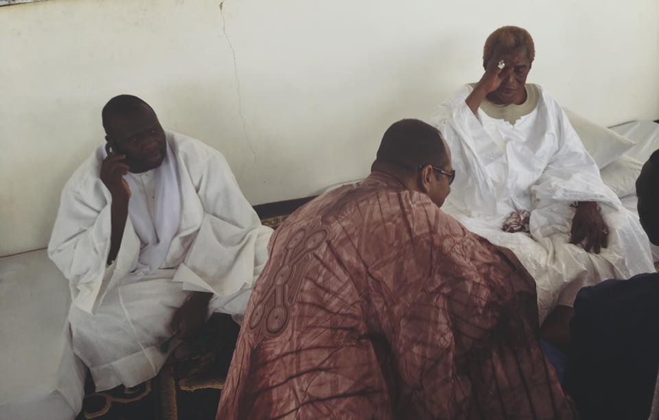 ( 07 Photos ) Luc Nicolaï chez Serigne Abdou Karim Mbacké pour recueillir des prières...