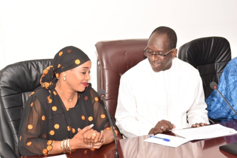 Le ministre Abdoulaye Diouf Sarr donne une lueur d’espoir aux commerçants de Rufisque (Images)