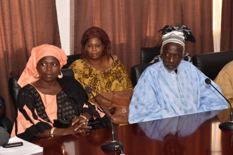 Le ministre Abdoulaye Diouf Sarr donne une lueur d’espoir aux commerçants de Rufisque (Images)
