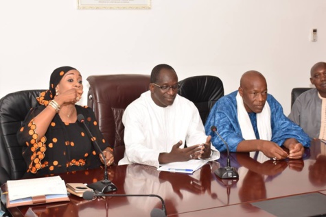 Le ministre Abdoulaye Diouf Sarr donne une lueur d’espoir aux commerçants de Rufisque (Images)