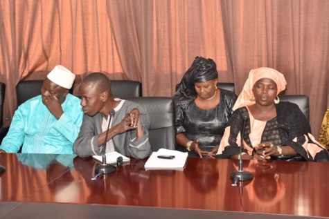 Le ministre Abdoulaye Diouf Sarr donne une lueur d’espoir aux commerçants de Rufisque (Images)