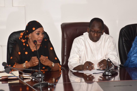 Le ministre Abdoulaye Diouf Sarr donne une lueur d’espoir aux commerçants de Rufisque (Images)