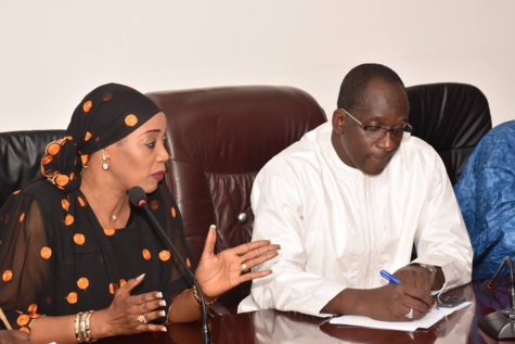 Le ministre Abdoulaye Diouf Sarr donne une lueur d’espoir aux commerçants de Rufisque (Images)
