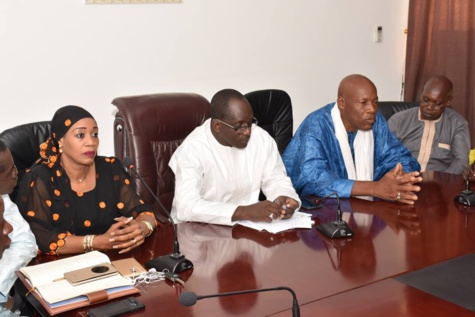 Le ministre Abdoulaye Diouf Sarr donne une lueur d’espoir aux commerçants de Rufisque (Images)