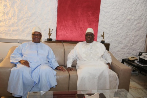 Images: Le Président Macky alla reçu son homologue du Mali IBK venu assister aux obsèques du feu Aliou Sow
