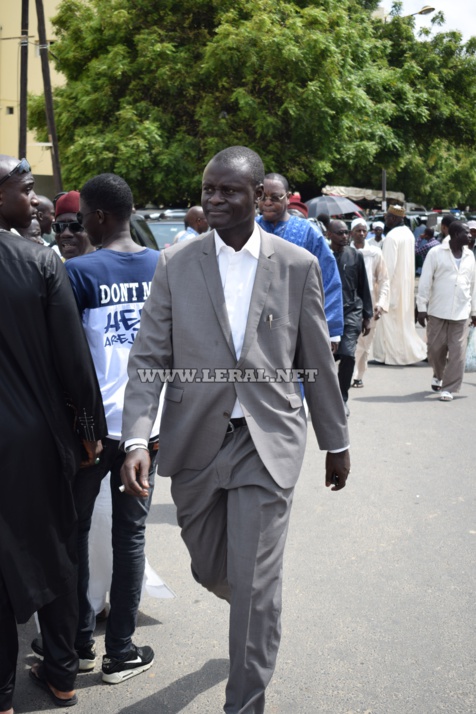 Vidéo et photos : l'émouvante levée du corps de M. Aliou Sow (CSE), à la mosquée Omarienne 