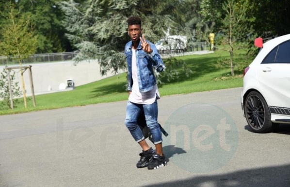 Photos: L'arrivée des Bleus à Clairefontaine pour leur match contre le Pays-Bas, en éliminatoires de Coupe du Monde