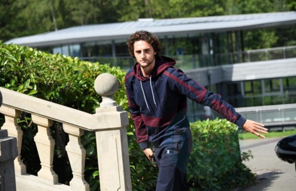 Photos: L'arrivée des Bleus à Clairefontaine pour leur match contre le Pays-Bas, en éliminatoires de Coupe du Monde