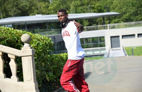 Photos: L'arrivée des Bleus à Clairefontaine pour leur match contre le Pays-Bas, en éliminatoires de Coupe du Monde