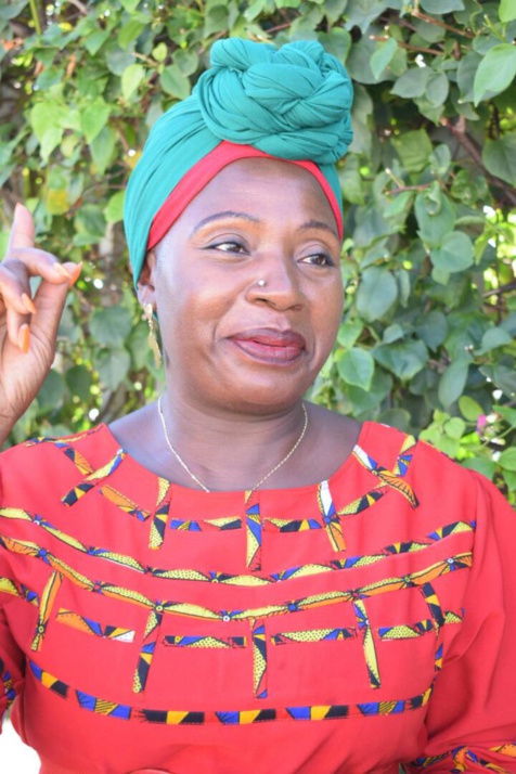 Photos : Etuma Séba jubile après la libération de son mari Kémi Séba, regardez