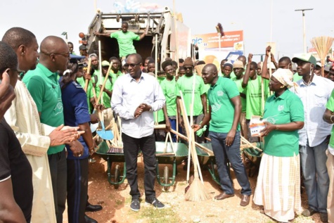 Images: Le ministre Abdoulaye Diouf sarr a lancé ce vendredi, l'opération spéciale de gestion des déchets solides sur toute la région de Dakar.