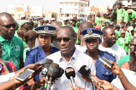 Images: Le ministre Abdoulaye Diouf sarr a lancé ce vendredi, l'opération spéciale de gestion des déchets solides sur toute la région de Dakar.
