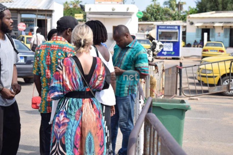 Photos : Ambiance de de l’expulsion de Kemi Séba à l’aéroport Léopold Sédar Senghor