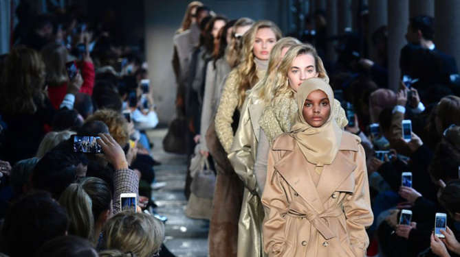 Photos : Halima Aden, le top-modèle en hidjab qui fait fureur sur les podiums