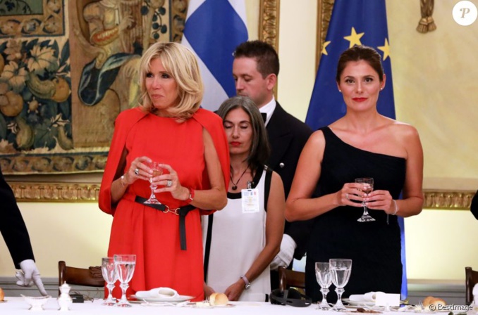 La Première Dame Brigitte Macron (Trogneux) et la compagne du Premier ministre de la Grèce Betty Batziana - Dîner d'Etat en l'honneur du président de la République française et sa femme la Première Dame au Palais présidentiel d'Athènes, Grèce, le 7 septembre 2017. © Dominique Jacovides/Bestimage