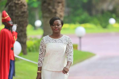Photos : Angélique Manga en blanc pour son premier Conseil de ministres