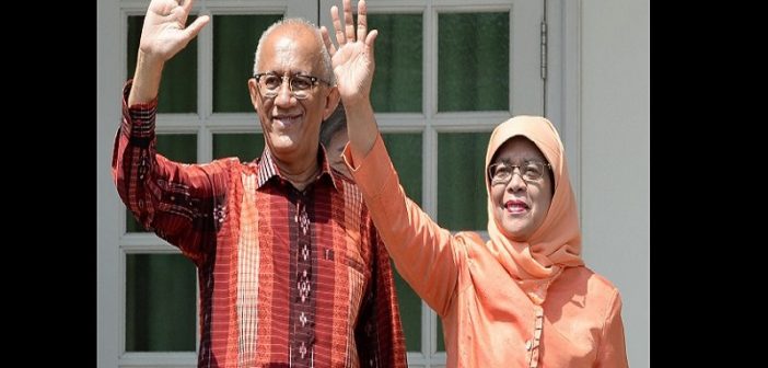 Singapour: La première femme élue présidente sans vote