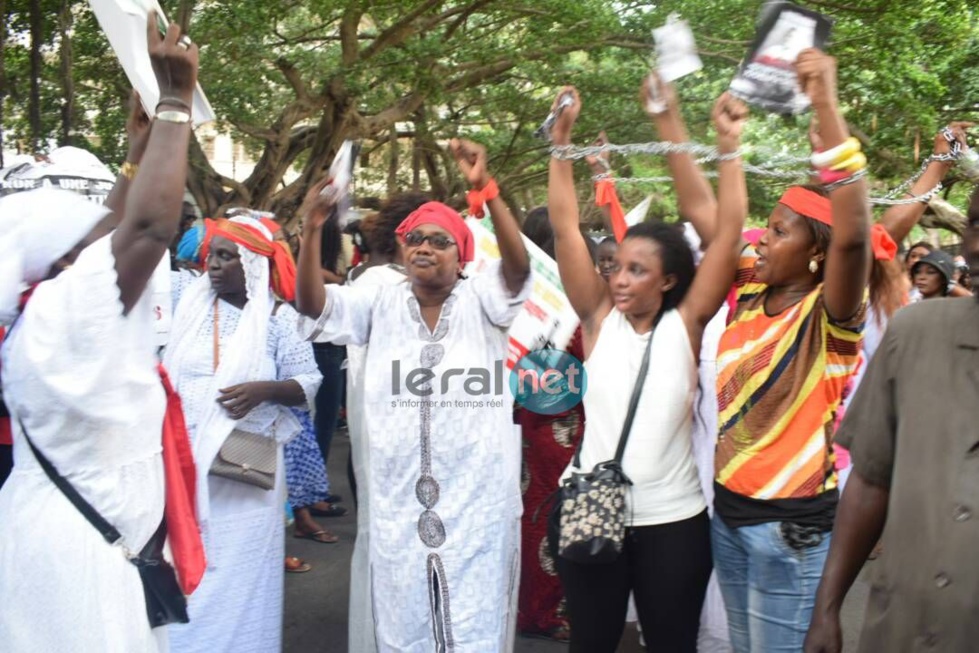 (13 Photos) Les partisans de khalifa Sall devant l'Assemblée nationale