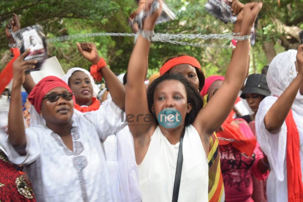 (13 Photos) Les partisans de khalifa Sall devant l'Assemblée nationale