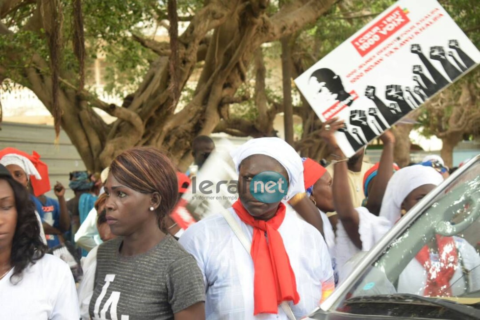 (13 Photos) Les partisans de khalifa Sall devant l'Assemblée nationale