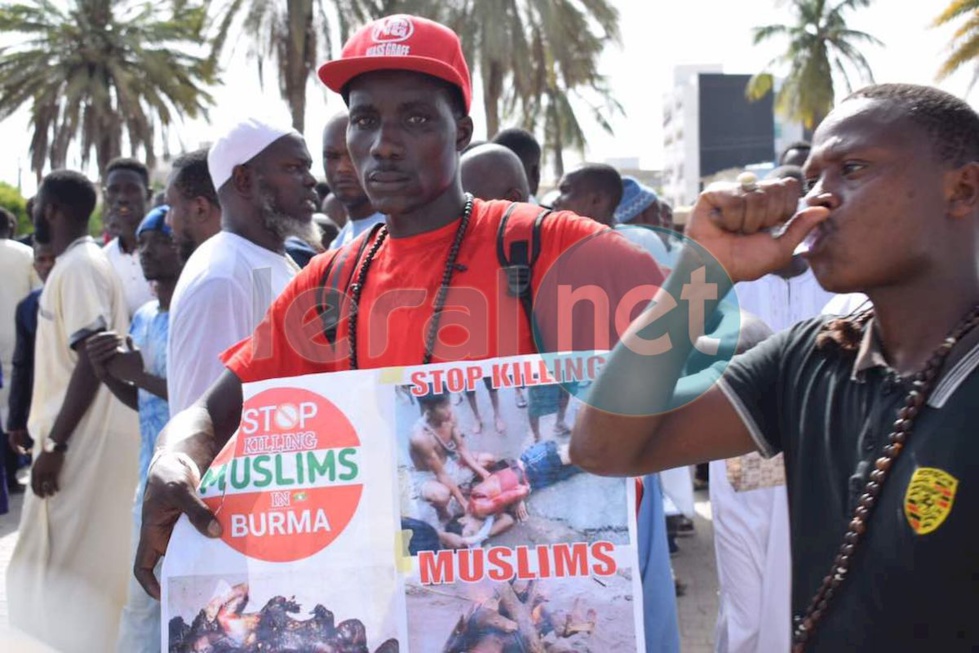 (13 Photos) Marche de soutien de la communauté musulmane du Sénégal au peuple de Birmanie à la Place de l'obélisque