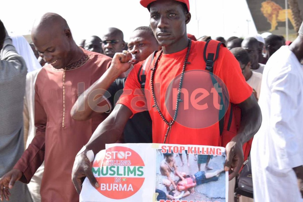 (13 Photos) Marche de soutien de la communauté musulmane du Sénégal au peuple de Birmanie à la Place de l'obélisque