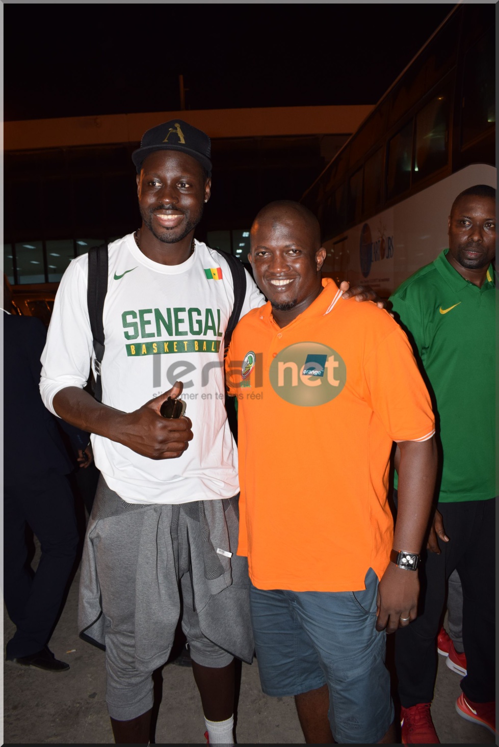  Les "Lions" du basket, accueillis comme des héros à l’aéroport Leopold Sedar Senghor (images)  