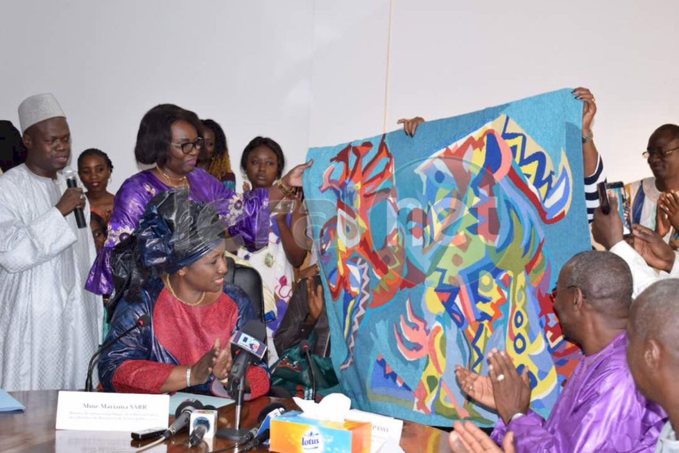 (13 Photos) Passation de service entre le ministre sortant, Viviane Laure Elisabeth Bampassy et son successeur, Mariama Sarr