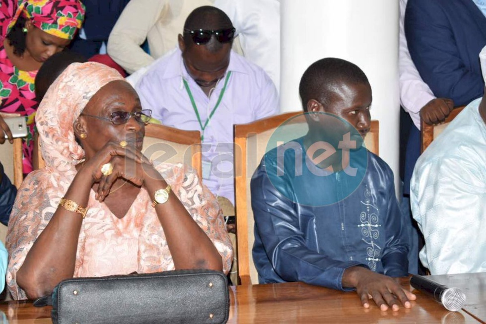 (13 Photos) Passation de service entre le ministre sortant, Viviane Laure Elisabeth Bampassy et son successeur, Mariama Sarr