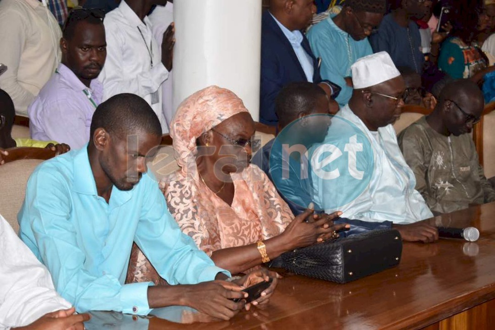(13 Photos) Passation de service entre le ministre sortant, Viviane Laure Elisabeth Bampassy et son successeur, Mariama Sarr