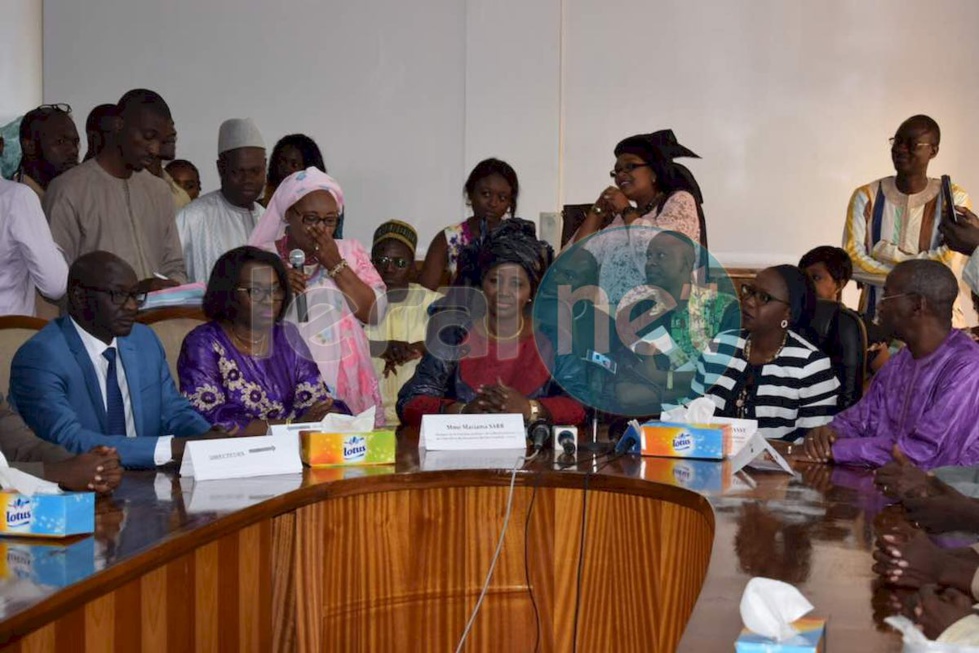 (13 Photos) Passation de service entre le ministre sortant, Viviane Laure Elisabeth Bampassy et son successeur, Mariama Sarr