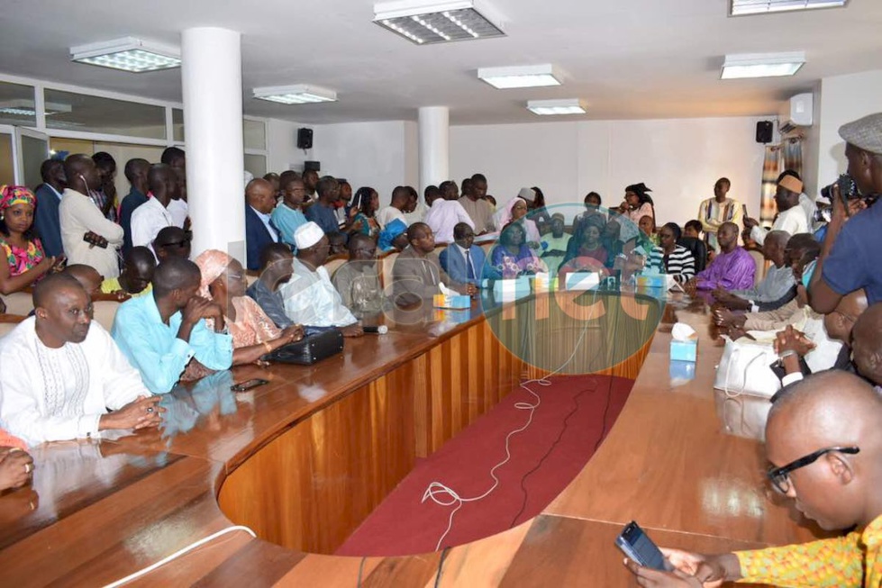 (13 Photos) Passation de service entre le ministre sortant, Viviane Laure Elisabeth Bampassy et son successeur, Mariama Sarr
