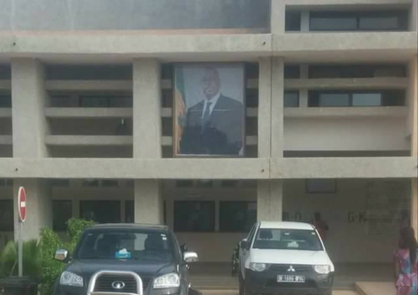 La photo du Président Macky Sall devant l’hôpital Dalal Jamm, indigne les facebookeurs