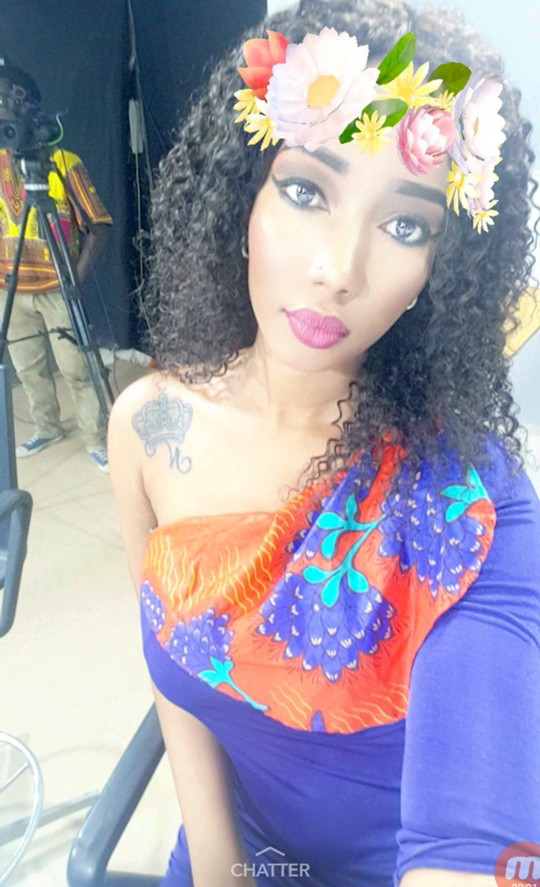 Vidéo: Nana Aidara dévoile son tatouage ! Regardez la réaction de Pape Cheikh Diallo