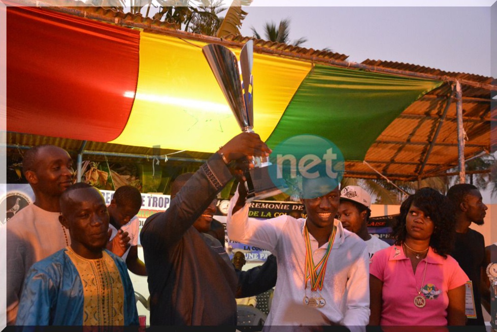 Photos : la cérémonie de remise de trophées aux lauréats 2016-2017 de la fédération sénégalaise de colombophile présidée par le RENADES avec son président Oumar Sow