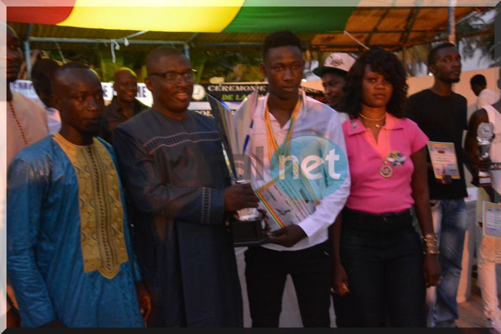 Photos : la cérémonie de remise de trophées aux lauréats 2016-2017 de la fédération sénégalaise de colombophile présidée par le RENADES avec son président Oumar Sow