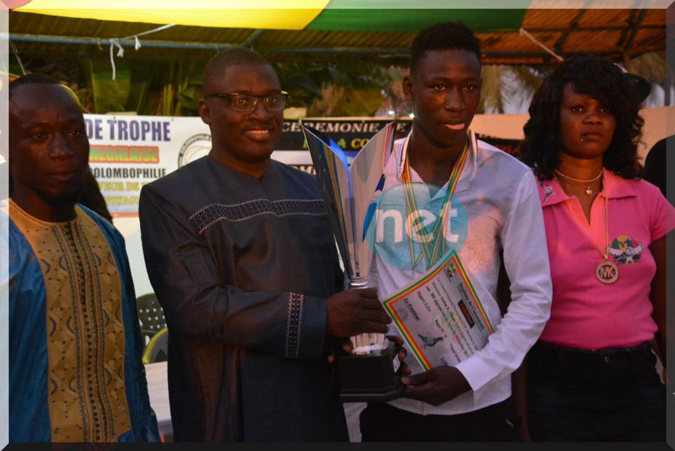 Photos : la cérémonie de remise de trophées aux lauréats 2016-2017 de la fédération sénégalaise de colombophile présidée par le RENADES avec son président Oumar Sow