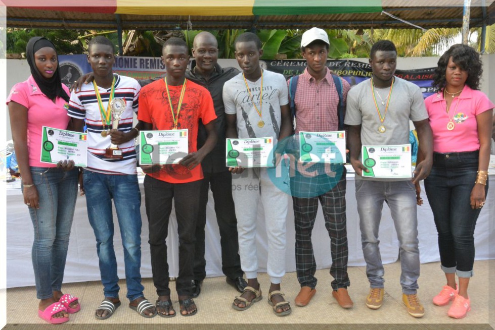 Photos : la cérémonie de remise de trophées aux lauréats 2016-2017 de la fédération sénégalaise de colombophile présidée par le RENADES avec son président Oumar Sow